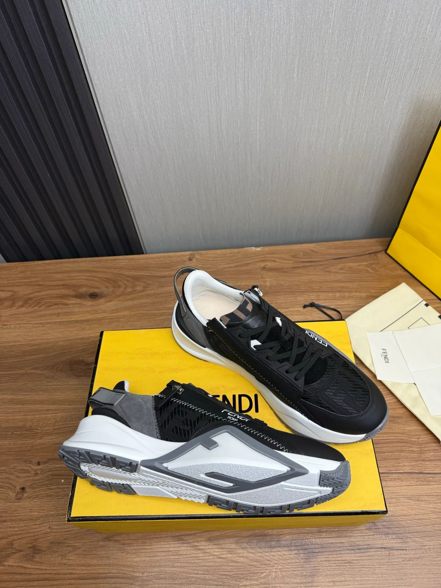 Men's shoes 💰540💰 Fendi [Fendi] hot style is on the market 🔥Fashionable casual men's shoes 🔱 Made of original brand fly knit fabric. Original cowhide + breathable mesh lining + sheepskin feet, perfect shape, top quality, you deserve it 🔜Original rubber outsole, ultra-light, non-slip and wear-resistant 👣 Standard size 38-44